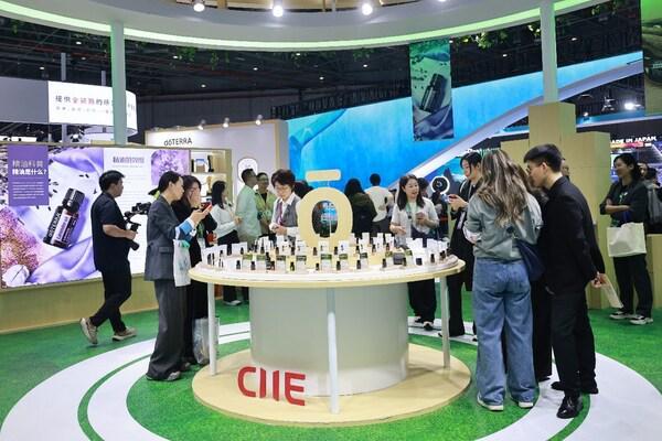 新多特瑞引领精油迈入“可食用时代”麻将胡了免费试玩进博会孵化跨界创(图2)